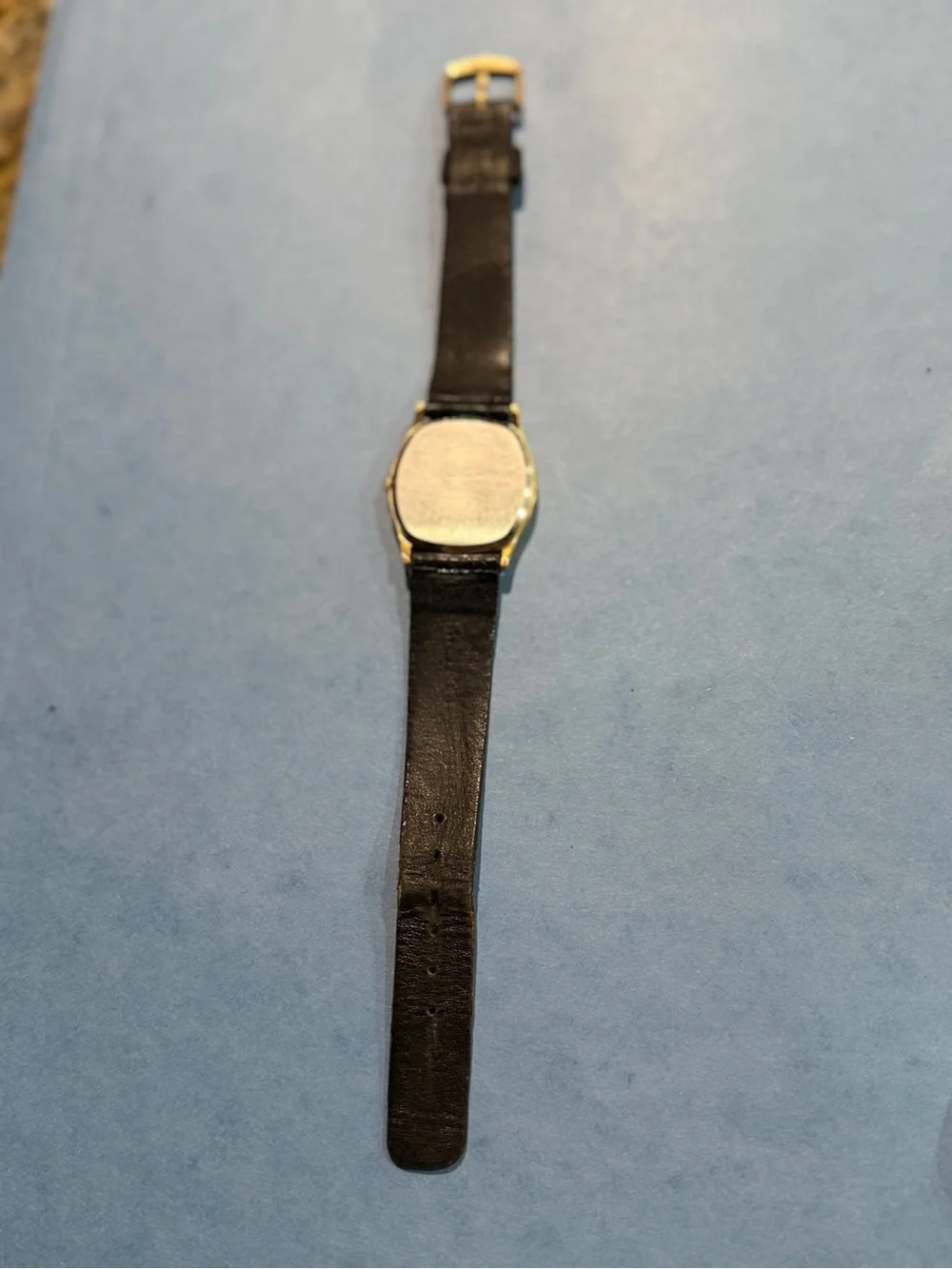 Seiko Gold-Tone Case, Black Dial, Leather Strap Watch, unisex